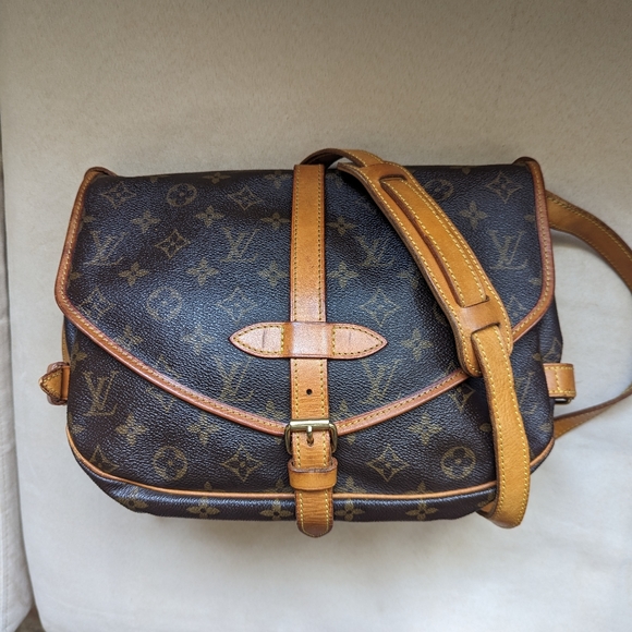 Louis Vuitton Brown Saumur Monogram 30 Canvas Crossbody Bag - Picture 2 of 12